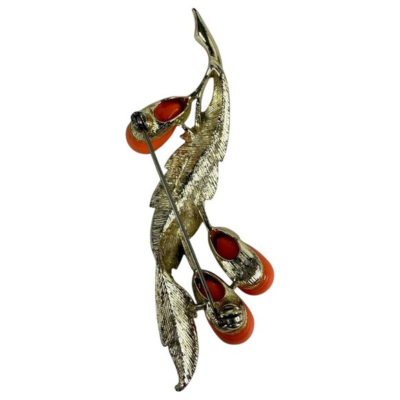 VTG 1962 Sarah Coventry Bittersweet Brooch Faux Coral Gold Tone Leaf Pin Jewelry - Picture 4 of 10